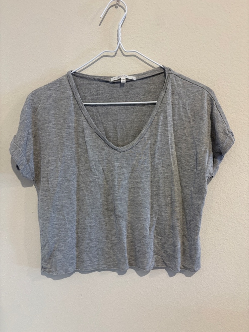Gray Women's Casual short sleeve crop Top
 v neck
cropped length 

very cute